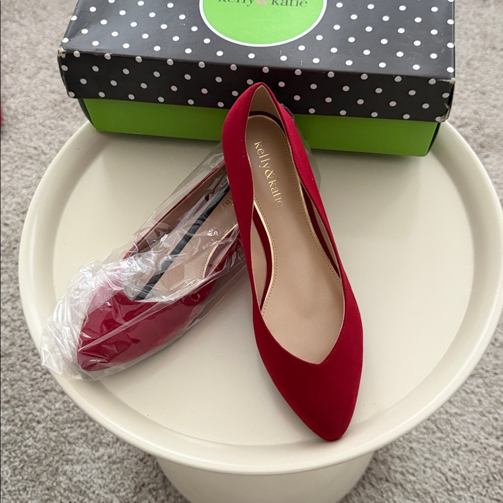 Kelly & Katie Bold Red Heels NIB 6.5